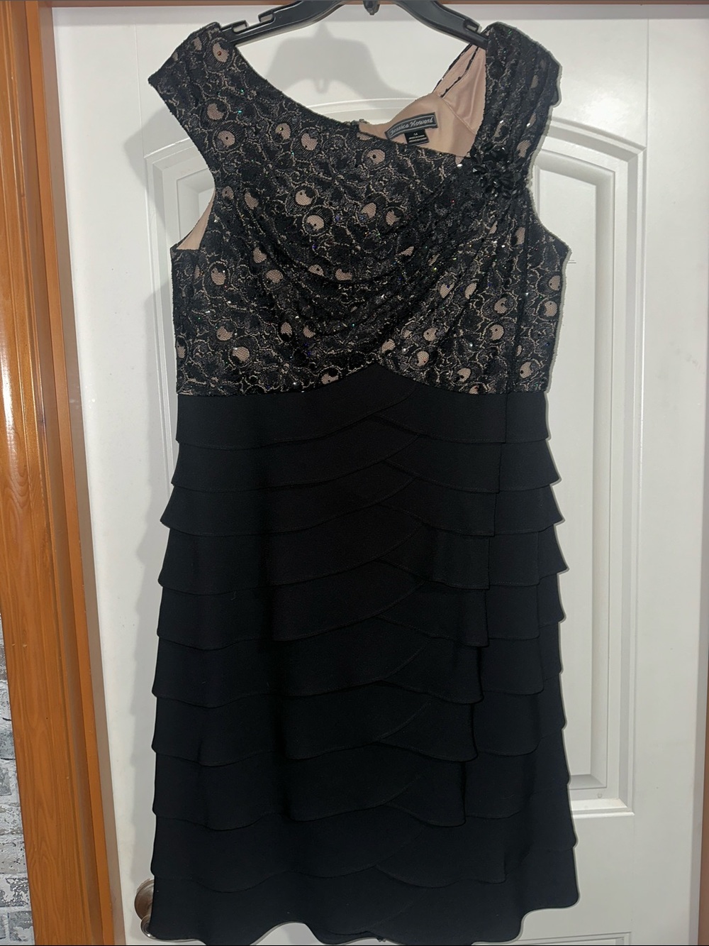 Jessica Howard Black and Nude Lace-Overlay Midi Dress size 14